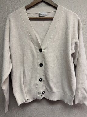 ZeNaNa Light Cream V-Neck Button Cardigan